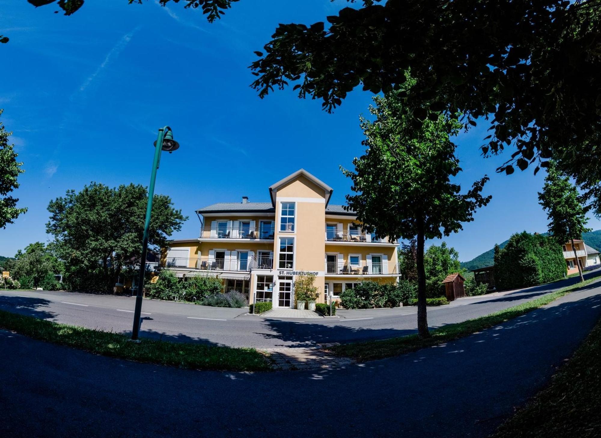 Hotel St. Hubertushof Бад Глайхенберг Екстериор снимка