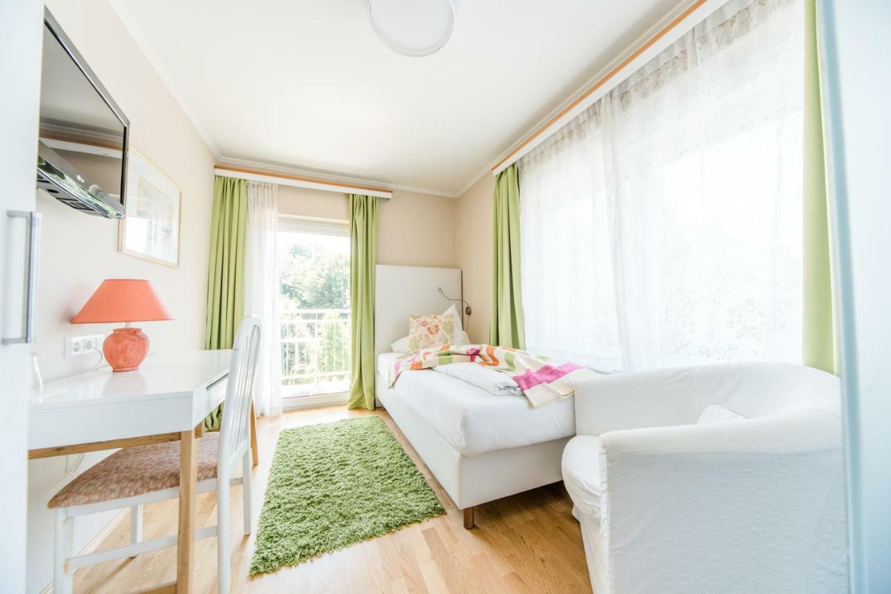 Hotel St. Hubertushof Бад Глайхенберг Екстериор снимка