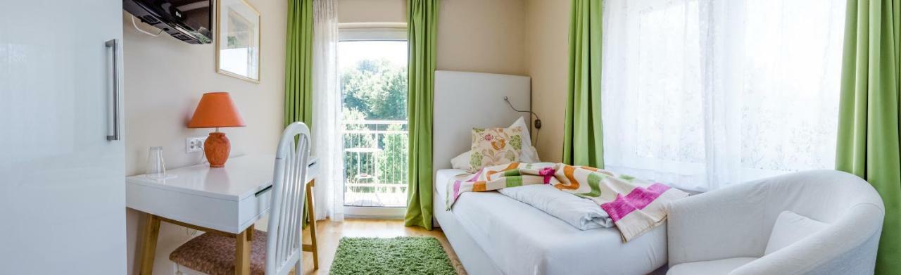 Hotel St. Hubertushof Бад Глайхенберг Екстериор снимка