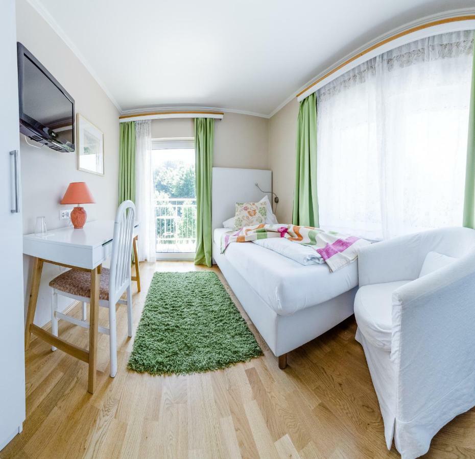 Hotel St. Hubertushof Бад Глайхенберг Екстериор снимка